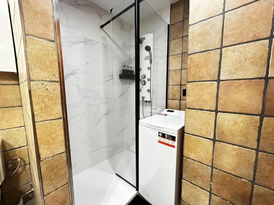 Apartamento Amueblado En El Centro De Madrid Luaran gambar